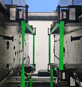 LS Mtron 606 Ton Injection Moulding Machine-2